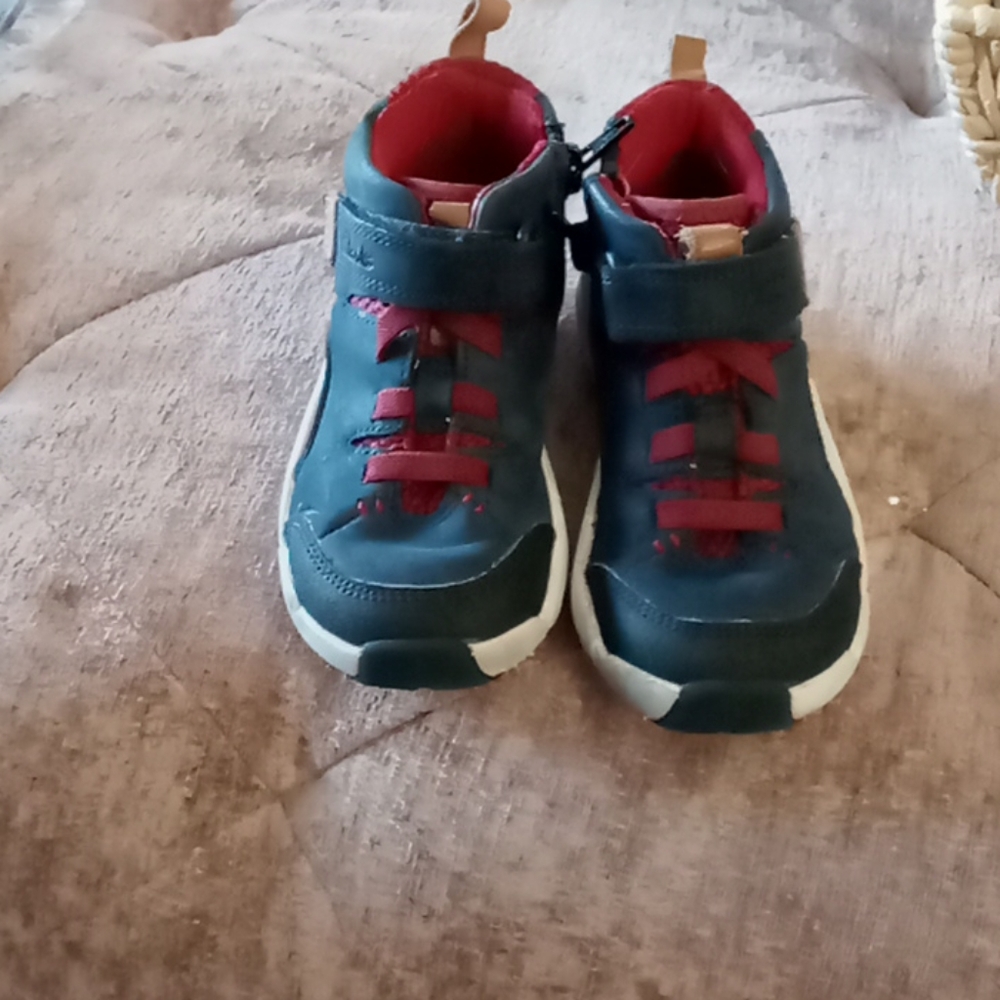 Boys tennis shoes